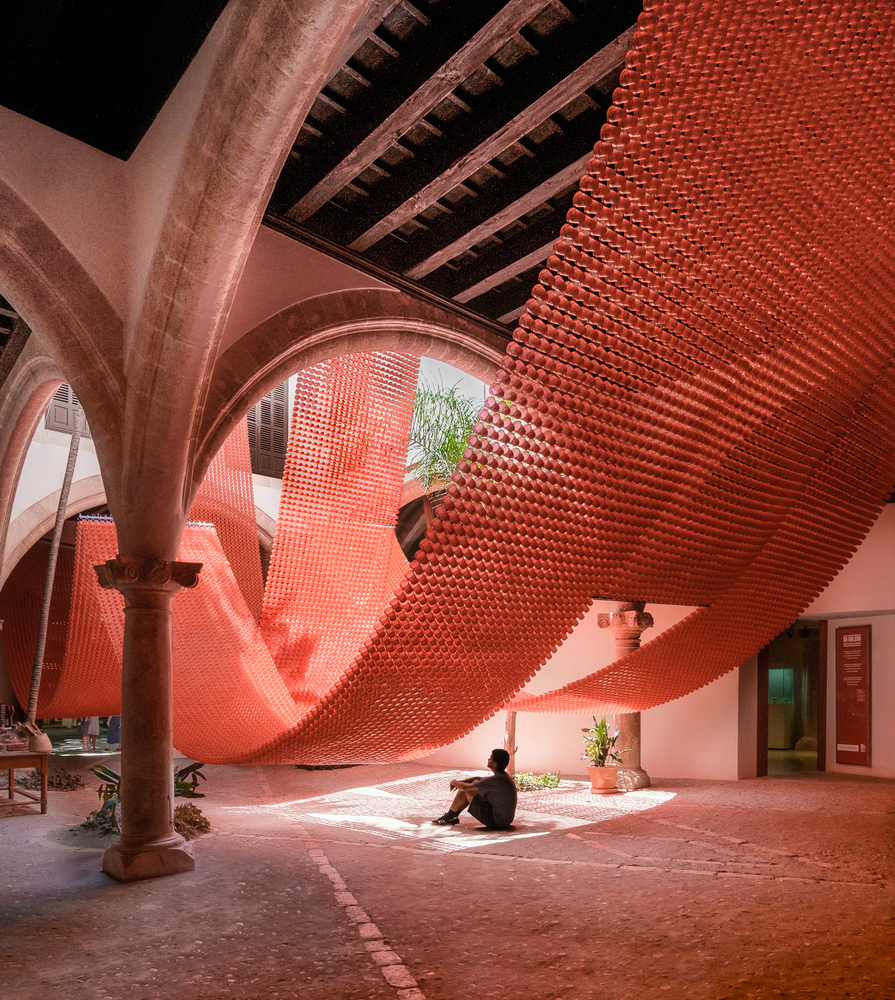 A building that reflects me with Beatriz Marques